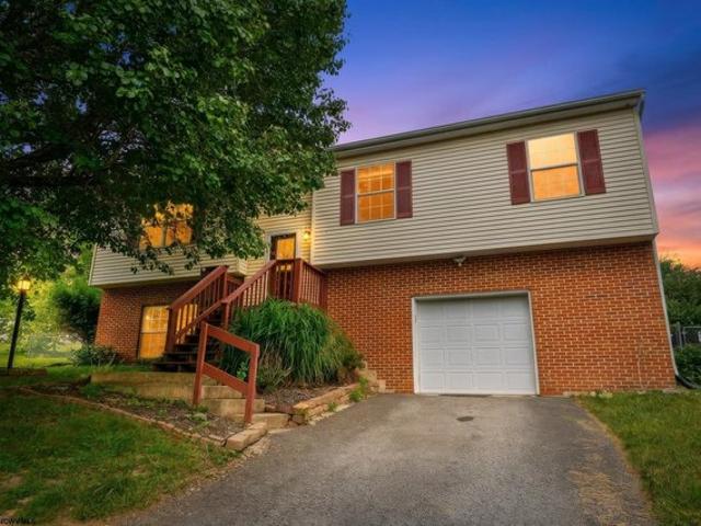 House for sale in Bridgeport, West Virginia
