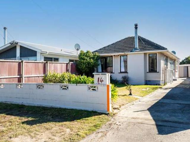 House for sale in Chaslands, Canterbury
