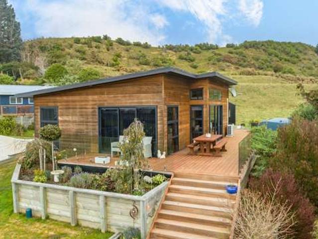 House for sale in Otakou