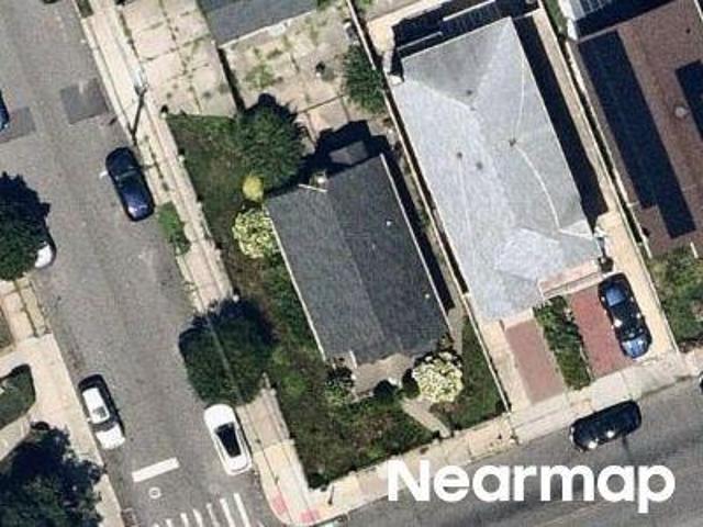 House for sale in Queens, Arverne