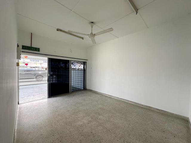 Terraced House for sale in Malaka
