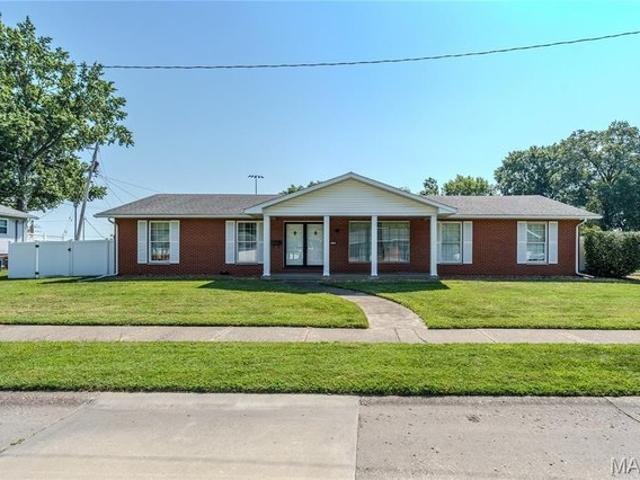 House for sale in East Saint Louis, Illinois