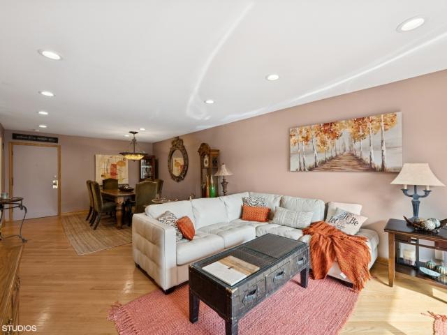 Condo for sale in Arlington Heights