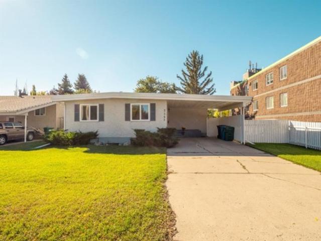 House for sale in Redwood, Lethbridge
