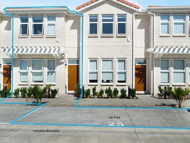 Townhouse for sale in Avondale, Oroua County