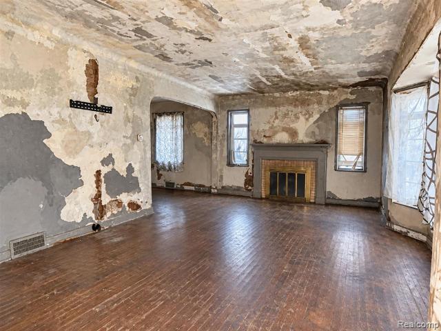 House for sale in Flint, Genesee County