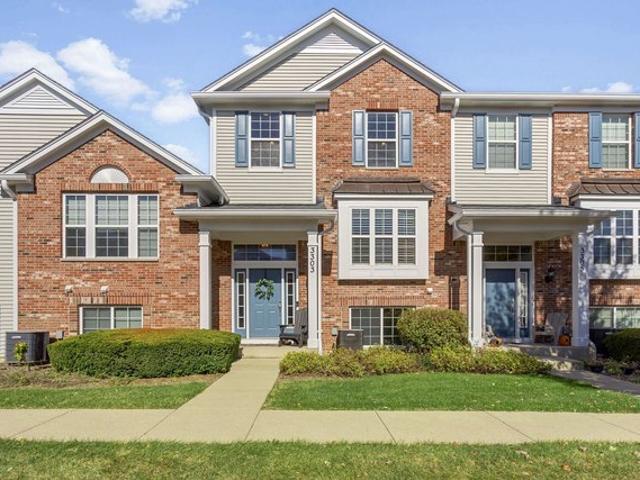 Townhouse for sale in Lindenhurst, Illinois