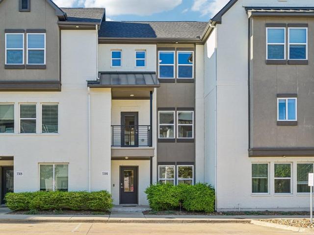 Townhouse for sale in Bell Gateway Village, Plano