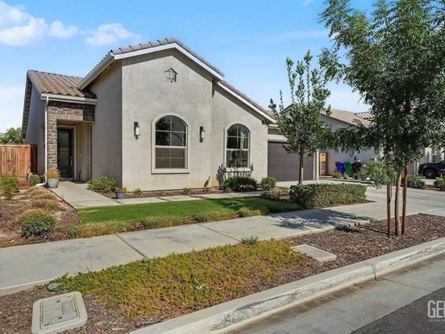 House for sale in Gossamer Grove, Shafter