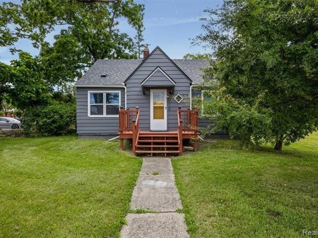 House for sale in Fraser, Michigan