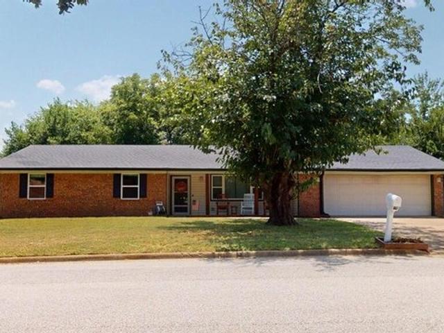 House for sale in Henderson, Texas