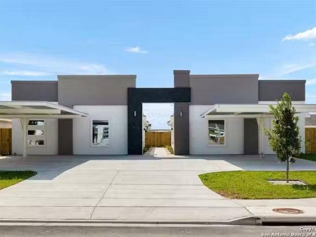 House for sale in Edinburg