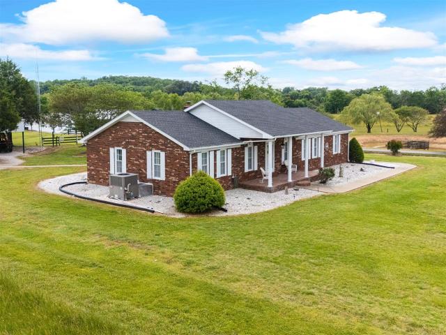 House for sale in Anna, Bowling Green