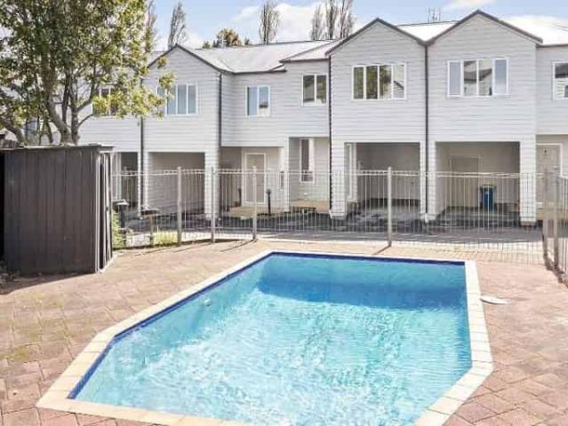 House for rent in Paremoremo, Oroua County