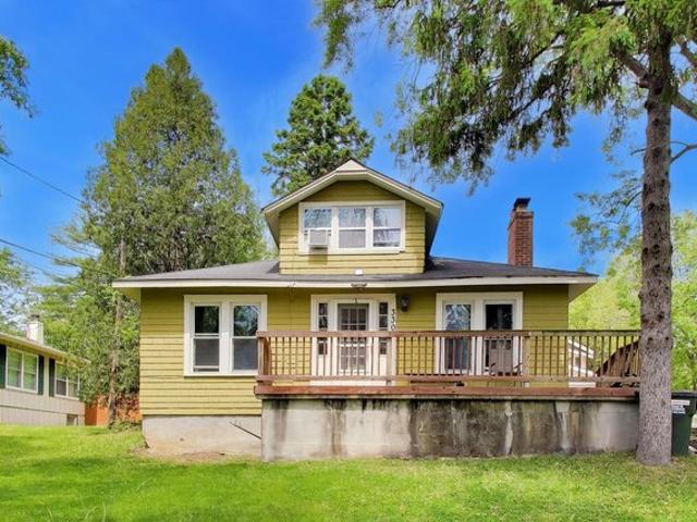 House for sale in Mchenry, Illinois