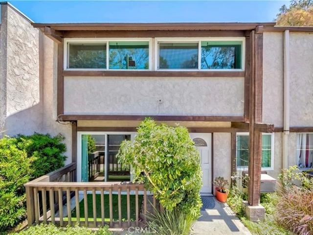 Townhouse for sale in Canoga Park, California
