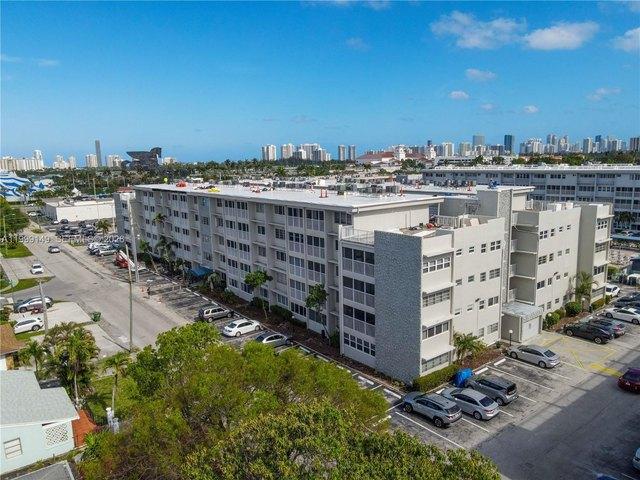 Condo for sale in Hallandale Beach, Broward County