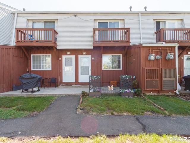 Townhouse for sale in East Haven, South Central Connecticut Planning Region