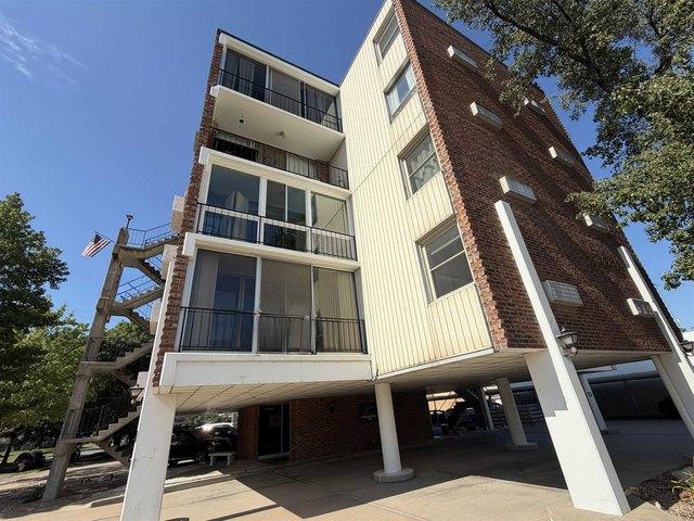 Condo for sale in Kansas