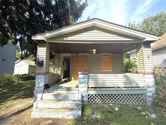 House for sale in Detroit - Shoreway, Cleveland