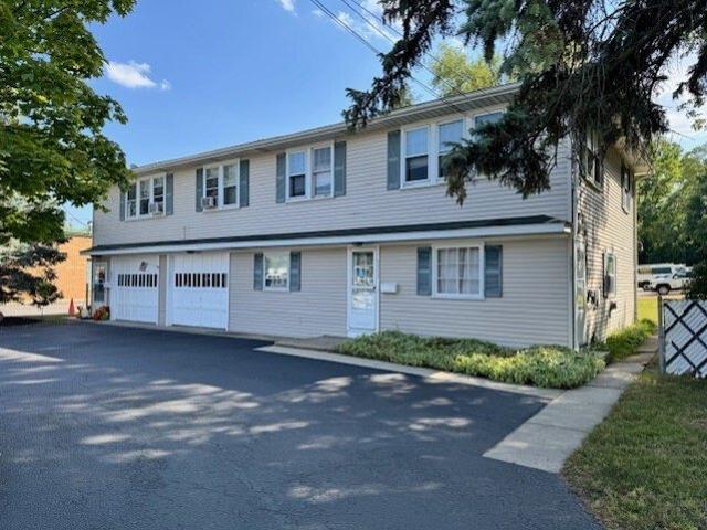 House for sale in Mchenry, Illinois