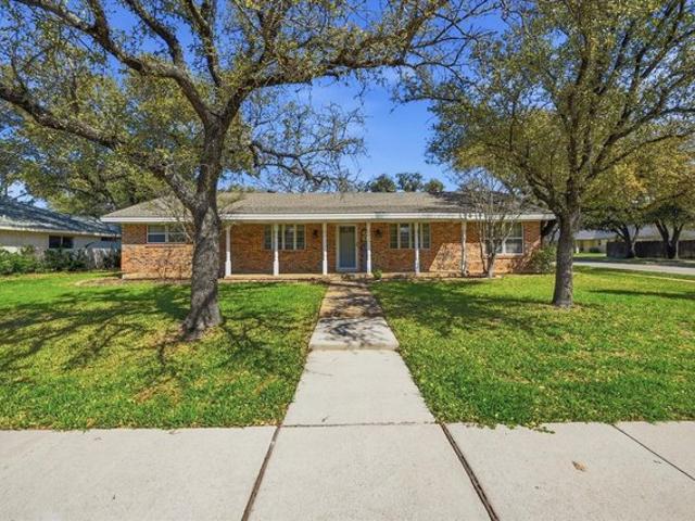 House for sale in Pantego, Texas