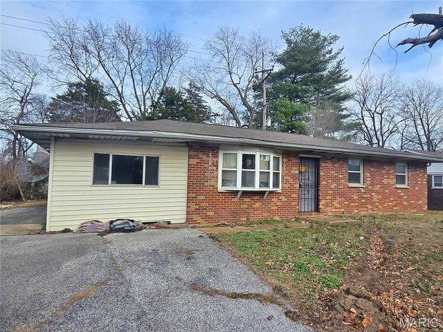 House for sale in Belleville, Illinois