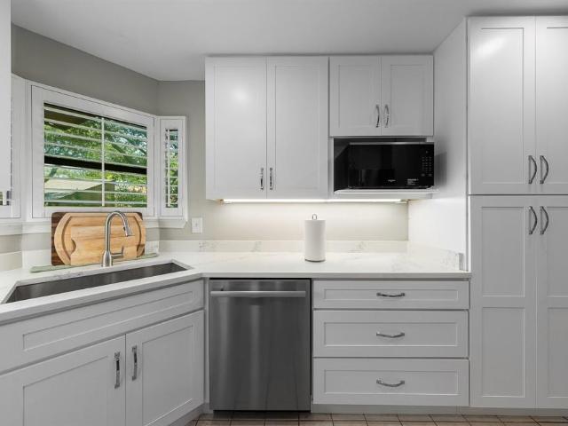 House for sale in Oakbrook, Farmers Branch