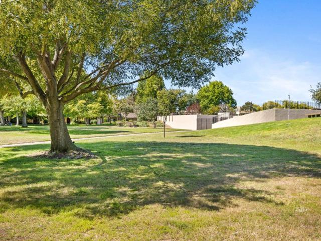 Townhouse for sale in Alameda