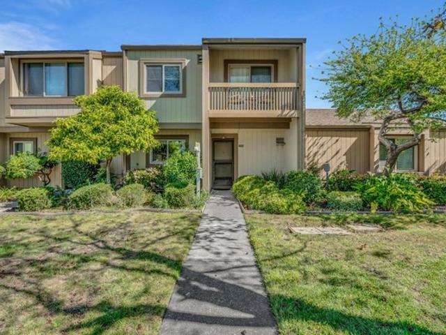 Townhouse for sale in Alameda, California