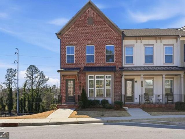 Townhouse for sale in Scottdale, Georgia