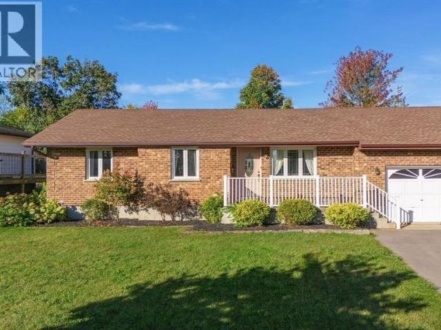 House for sale in Brooke-alvinston, Ontario