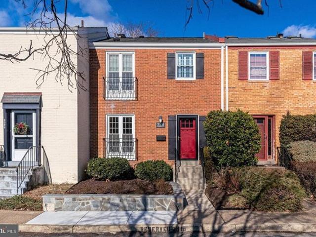 Townhouse for sale in Virginia