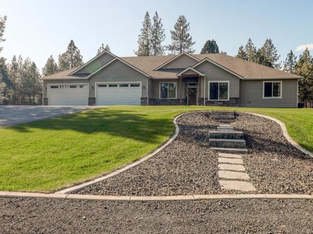House for sale in Chattaroy, Washington
