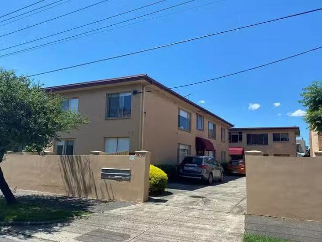 Apartment for rent in Clifton Hill