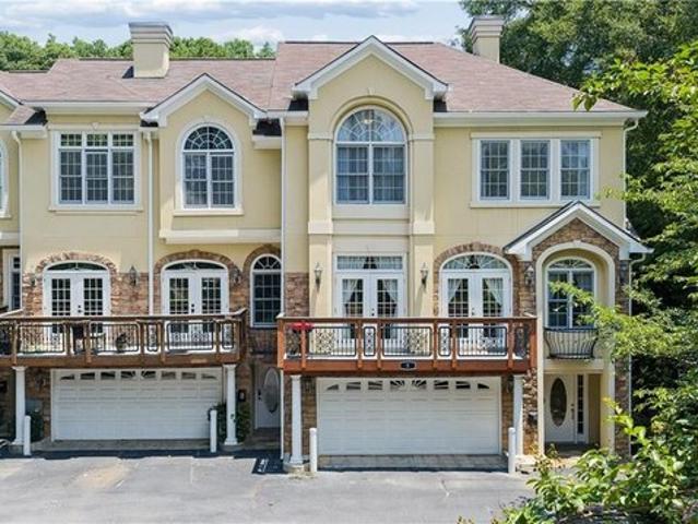 Townhouse for sale in Sandy Springs, Georgia