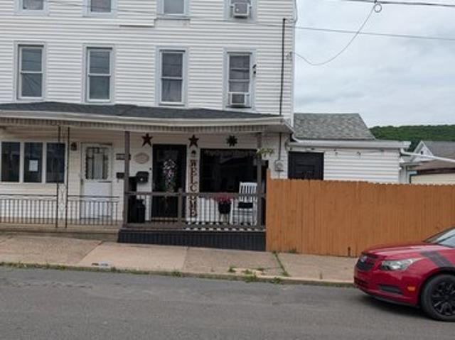 Townhouse for sale in Mount Carmel, Pennsylvania