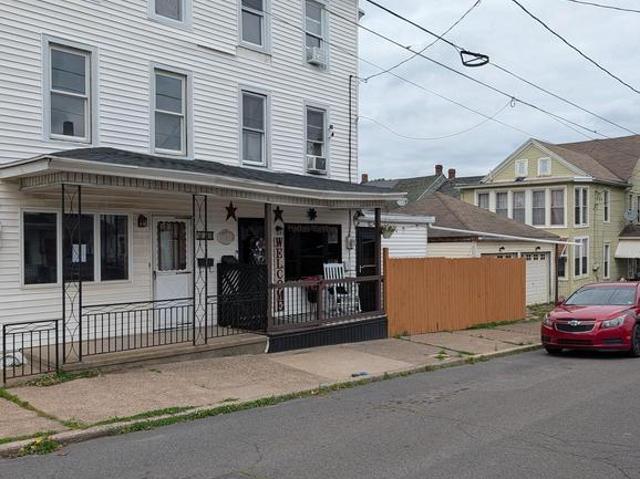 Townhouse for sale in Mount Carmel, Pennsylvania