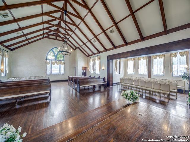 Commercial for sale in Comfort