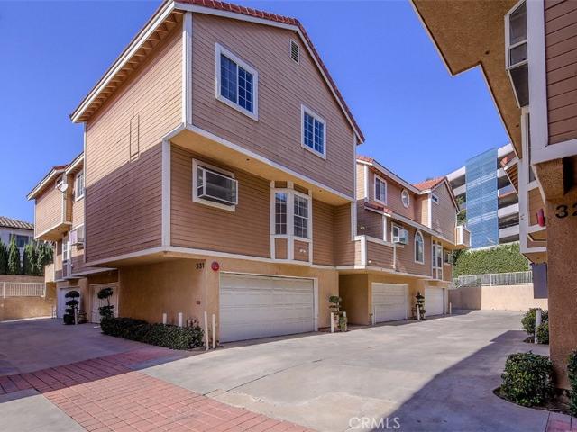 Townhouse for sale in Monrovia, Los Angeles County