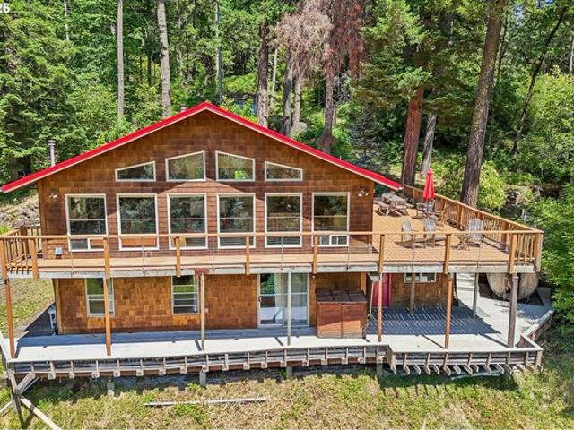 House for sale in White Salmon, Washington