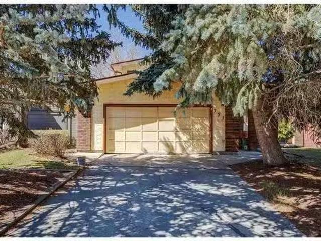 House for sale in Oakridge, Calgary