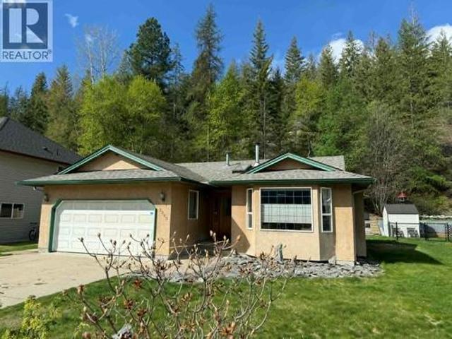 House for sale in Castlegar, British Columbia