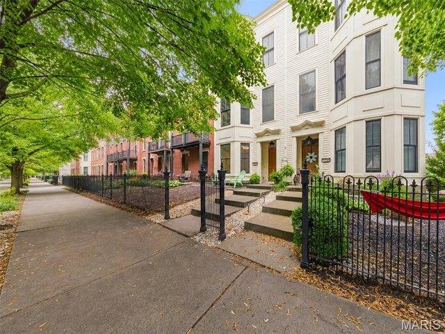 Townhouse for sale in Saint Charles, Missouri