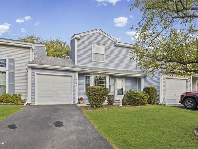 Townhouse for sale in Island Lake, Illinois