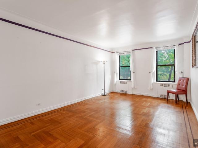 Property for sale in The Bronx, Arverne