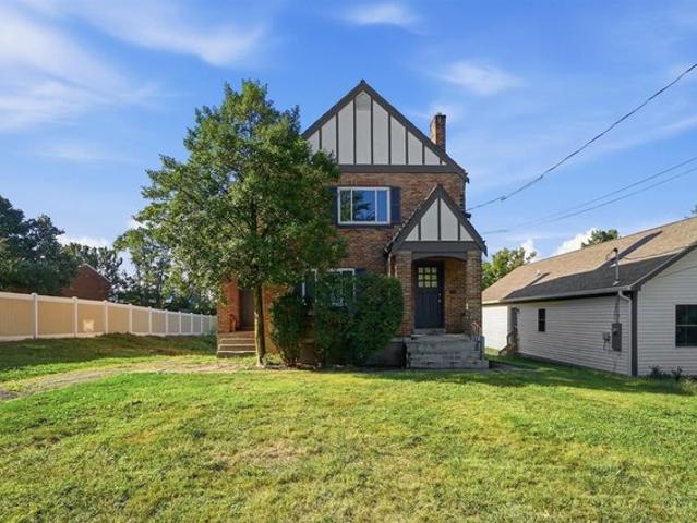 House for sale in Roselawn, Ohio