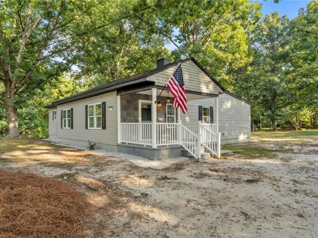 House for sale in Hodges, South Carolina