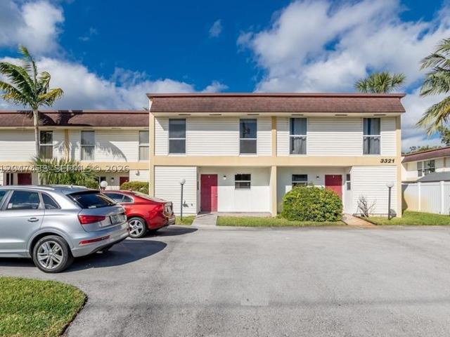 Townhouse for sale in Hollywood, Florida