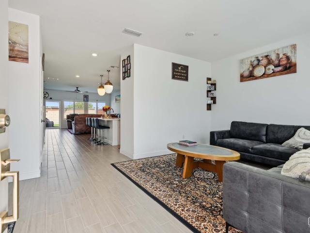 House for sale in Gossamer Grove, Shafter